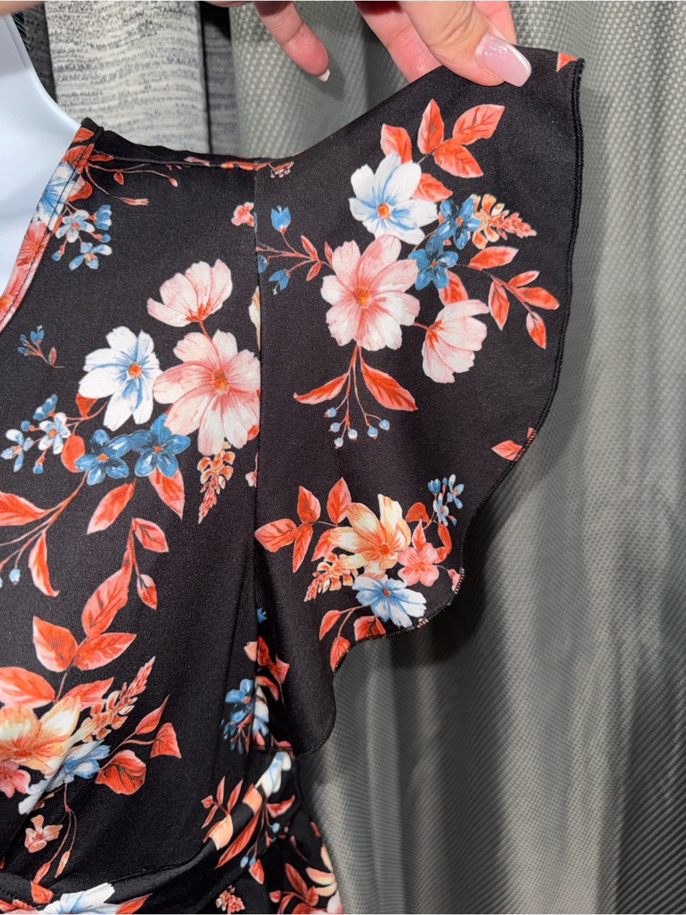 Ekouaer- Black Floral Surplice Peplum Top
Size Small - Picture 7 of 13